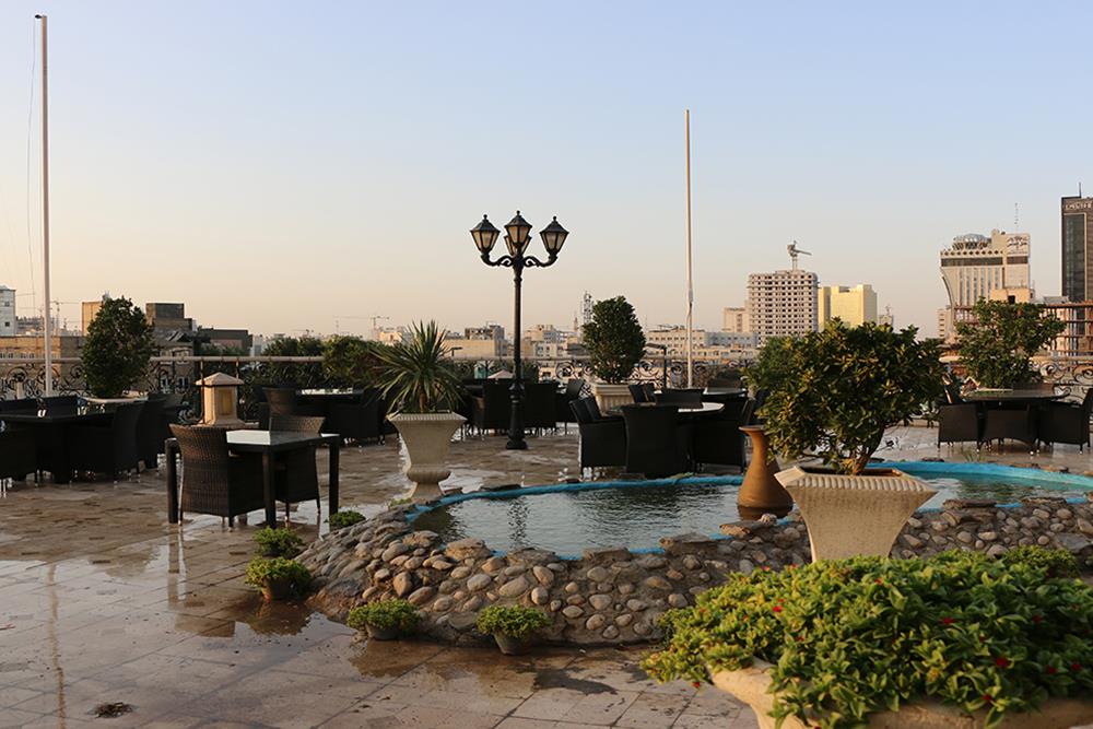 رستوران تابستانی بارگاه هتل قصرطلایی مشهد | علاءالدین تراول