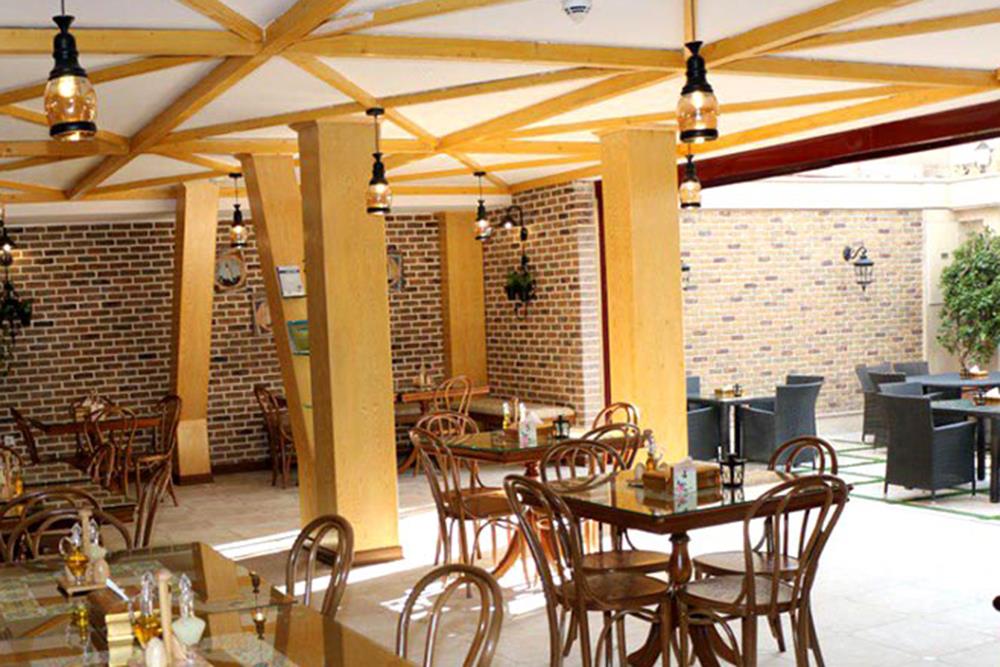 کافه رستوران فرانسیسکو هتل قصرطلایی مشهد | علاءالدین تراول