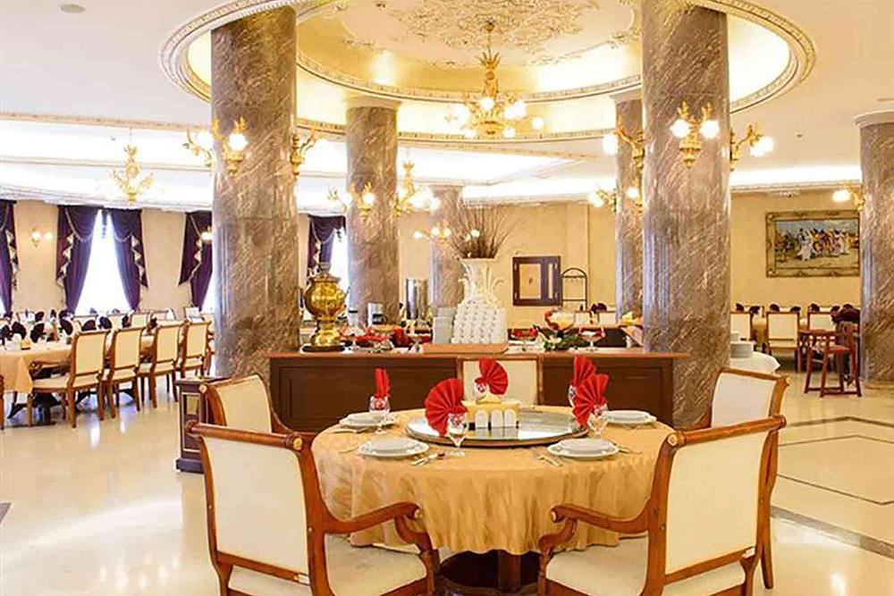 رستوران ترنم هتل قصرطلایی مشهد | علاءالدین تراول