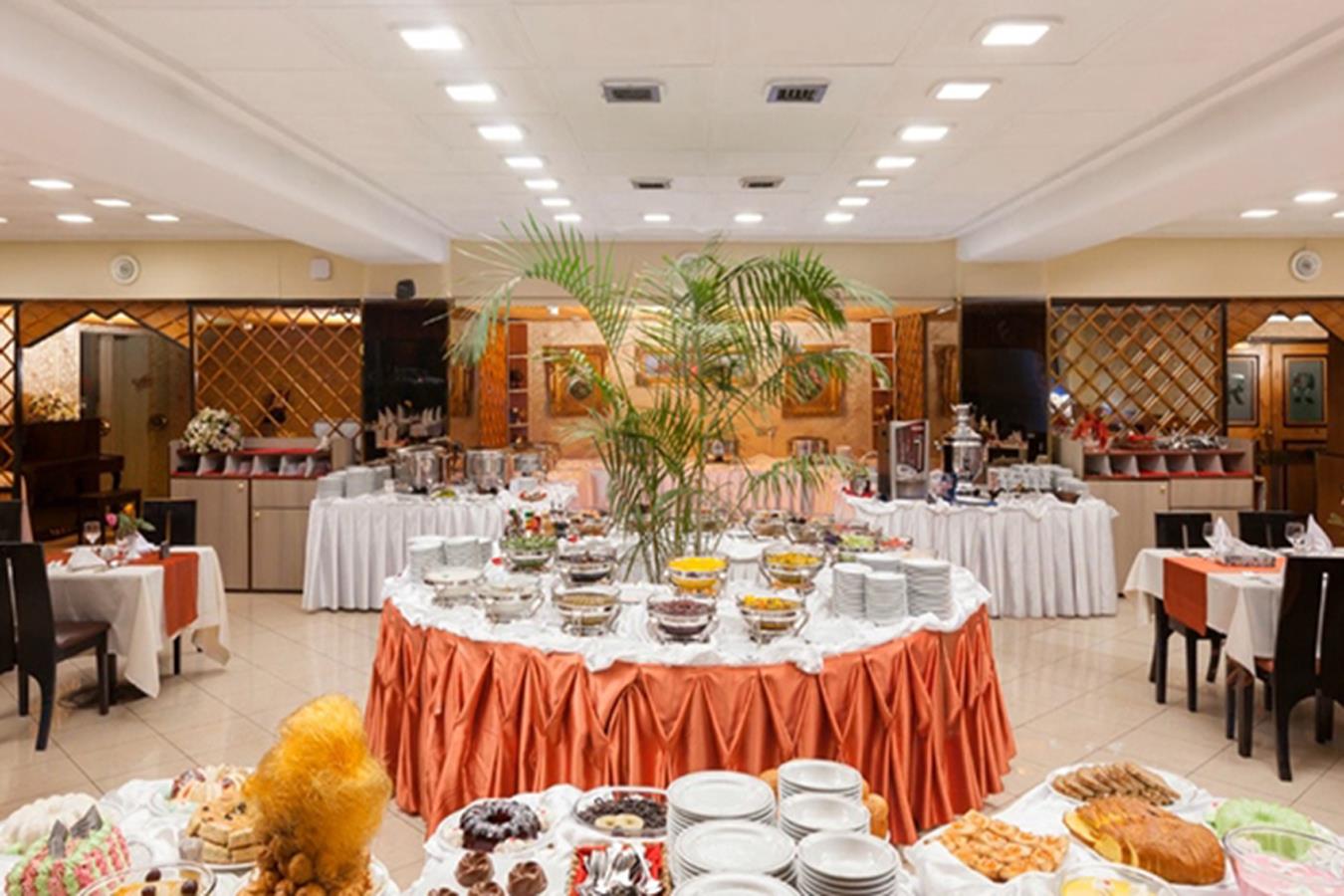 رستوران رز هتل استقلال تهران | علاءالدین تراول