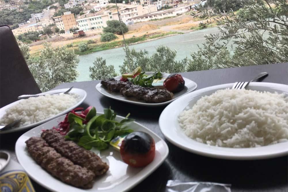 رستوران دوقلوها رودبار | علاءالدین تراول