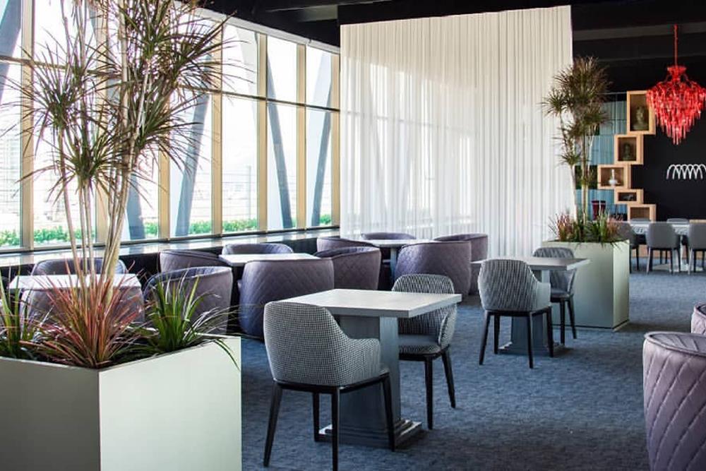 رستوران اسکای لانژ هتل اسپیناس پالاس تهران | علاءالدین تراول