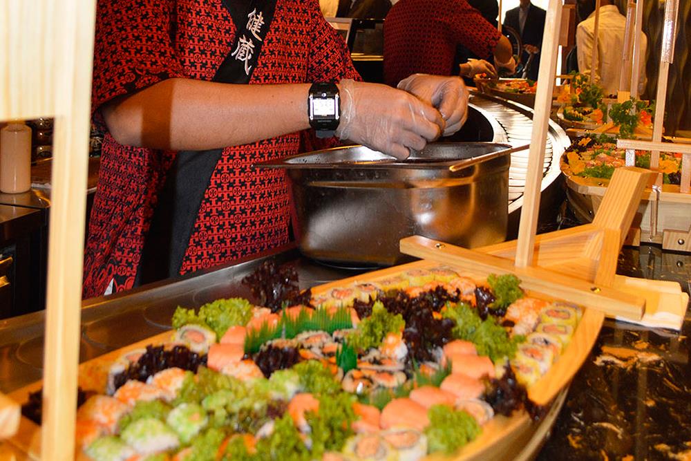 رستوران کنزو هتل پارسیان آزادی تهران | علاءالدین تراول