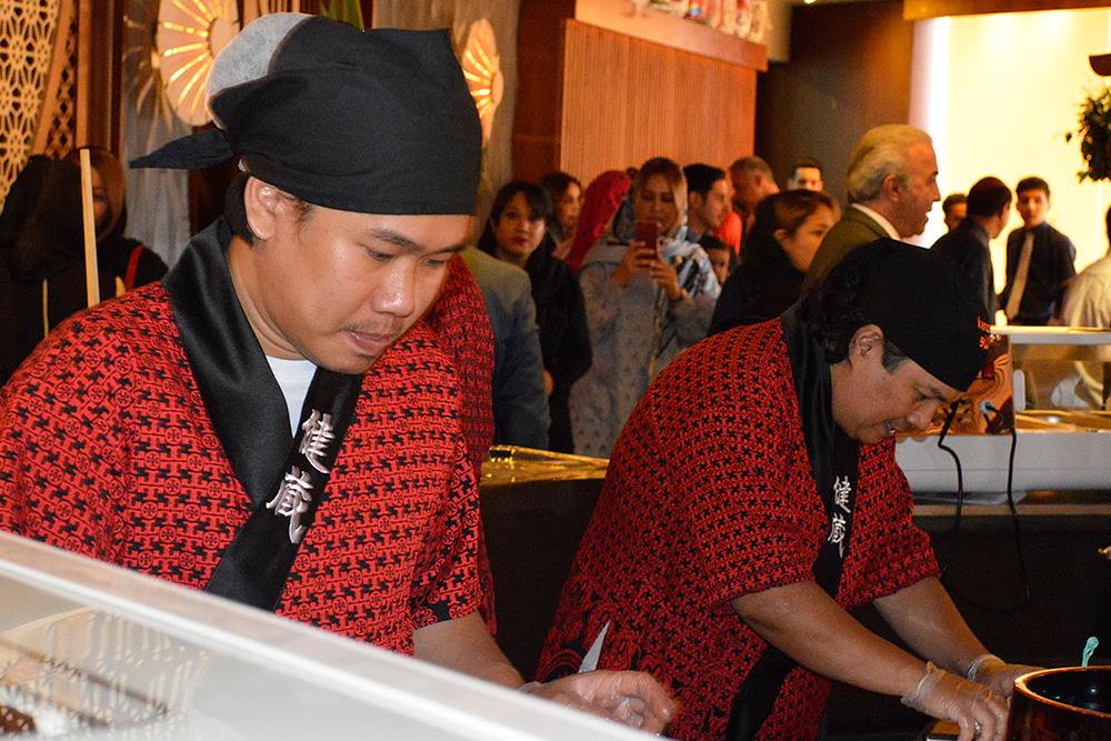 رستوران کنزو هتل پارسیان آزادی تهران | علاءالدین تراول