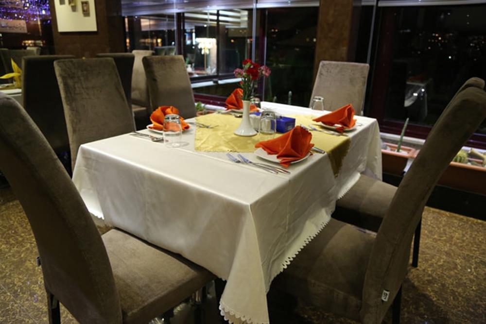 رستوران بام مهتاب هتل ارم تهران | علاءالدین تراول