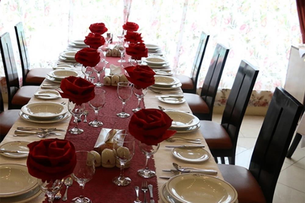 رستوران رز هتل استقلال تهران | علاءالدین تراول