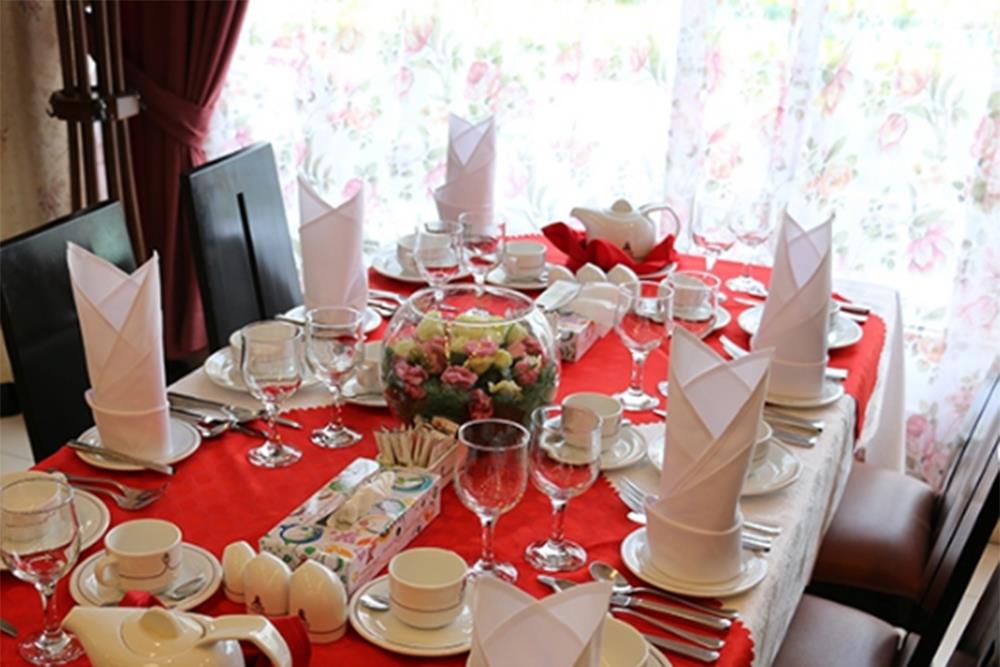 رستوران رز هتل استقلال تهران | علاءالدین تراول