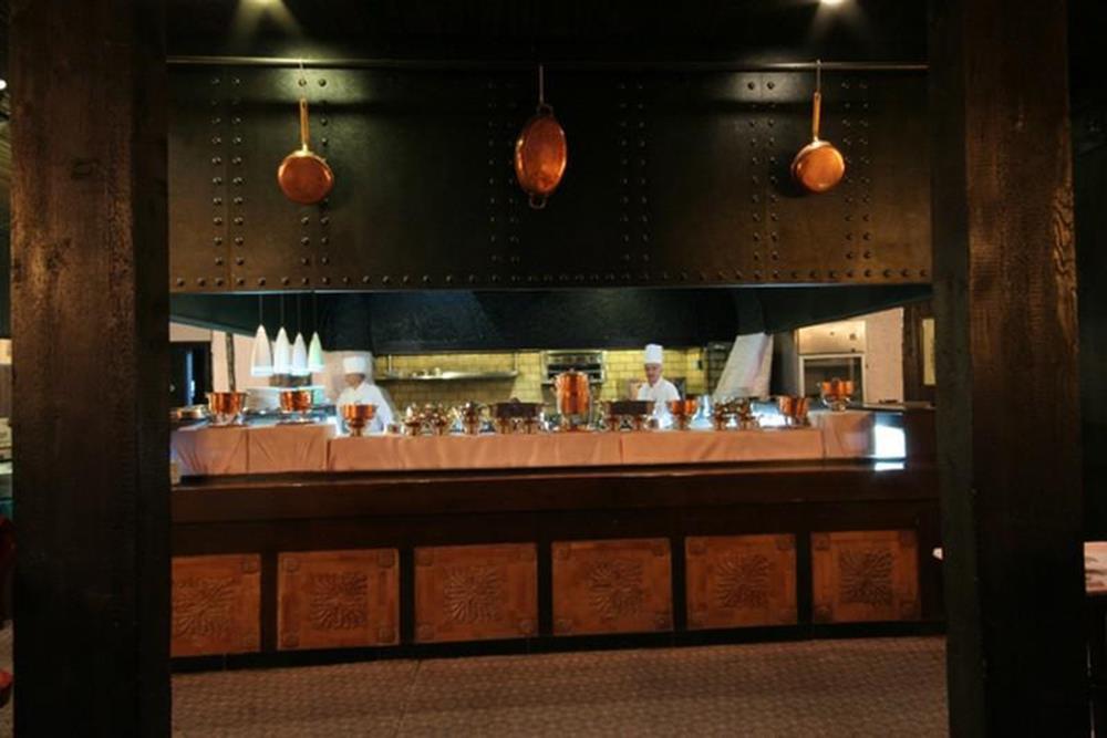 رستوران روتیسری هتل لاله تهران | علاءالدین تراول