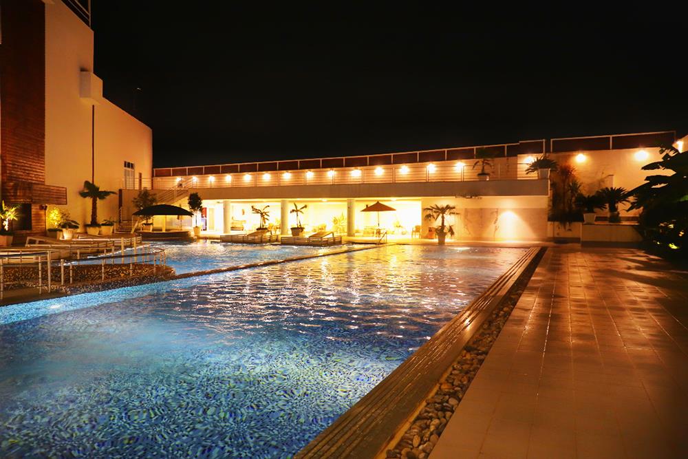 رستوران کافه آبشار هتل ویلا وستا تنکابن | علاءالدین تراول