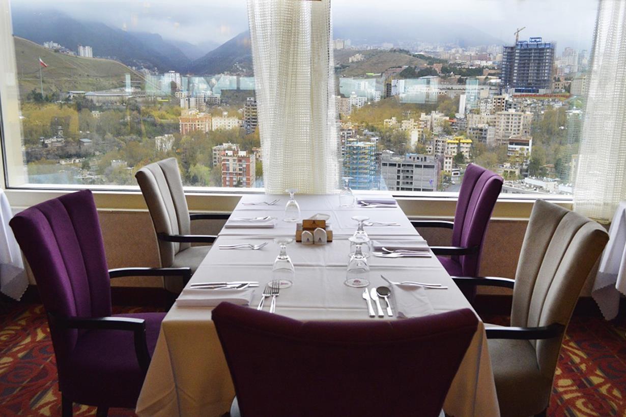 رستوران پارسه هتل پارسیان آزادی تهران | علاءالدین تراول