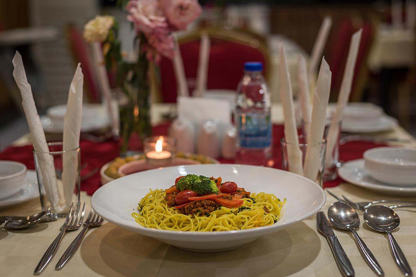 رستوران بام هتل شیخ بهایی اصفهان | علاءالدین تراول