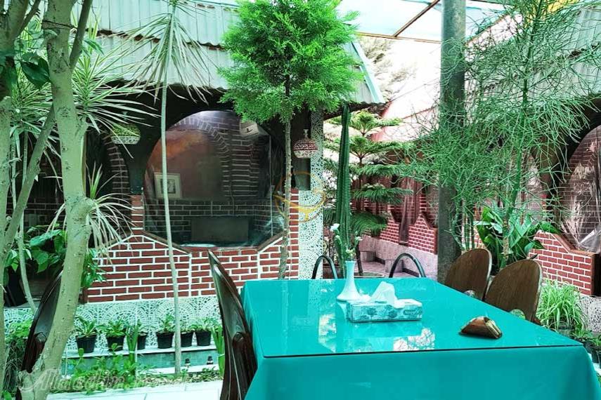 کافه رستوران برگ ریزان بابل