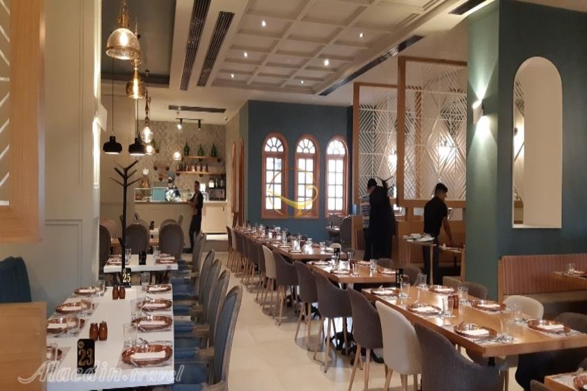 رستوران عمارت وکیل