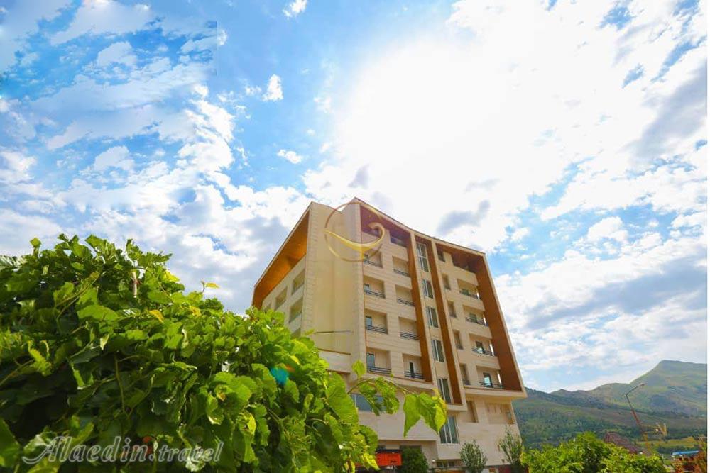 عکس های Dehdar Hotel in Lahijan