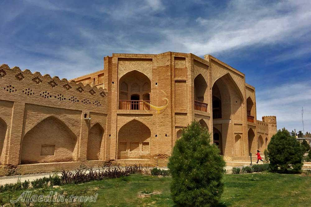 عکس های هتل کاروانسرای عباسی کوه پا نایین