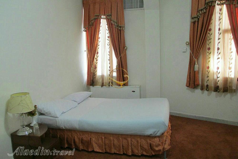 Double room of three star Tehrani Hotel in Yazd| Alaedin Travel