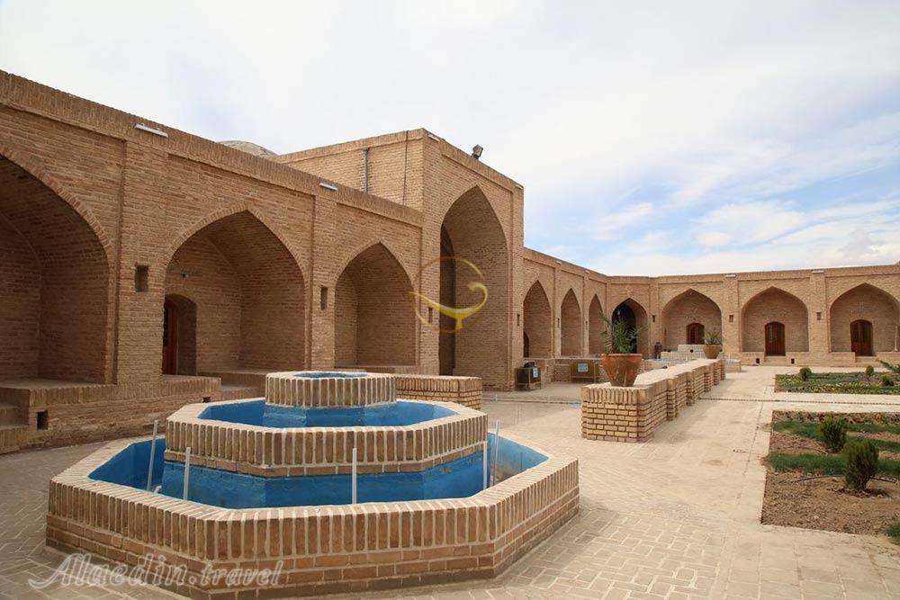 کاروانسرای ده نمک آرادان | علاءالدین تراول