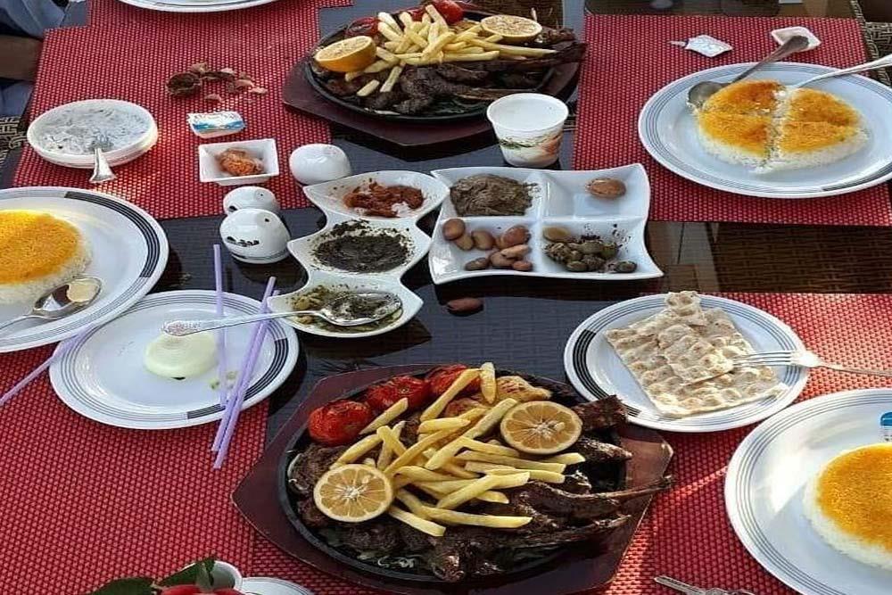 رستوران لاهیجان